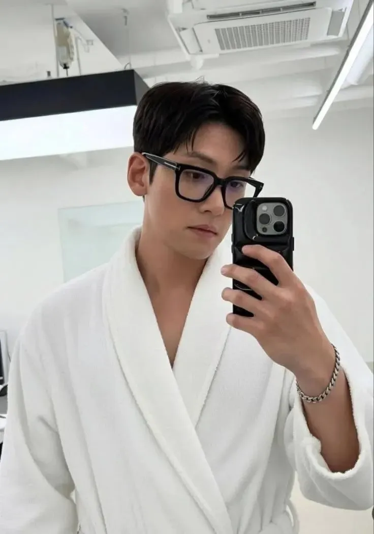 Latest photo of Ji Changwook