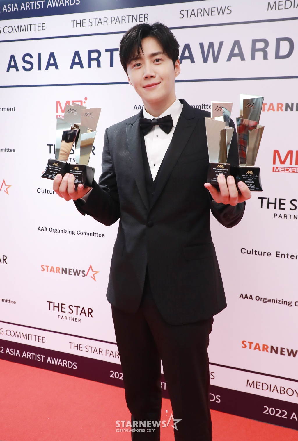 Behind-the-scenes cut of Kim Seonho