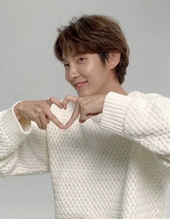 Behind-the-scenes cut of Lee Joongi