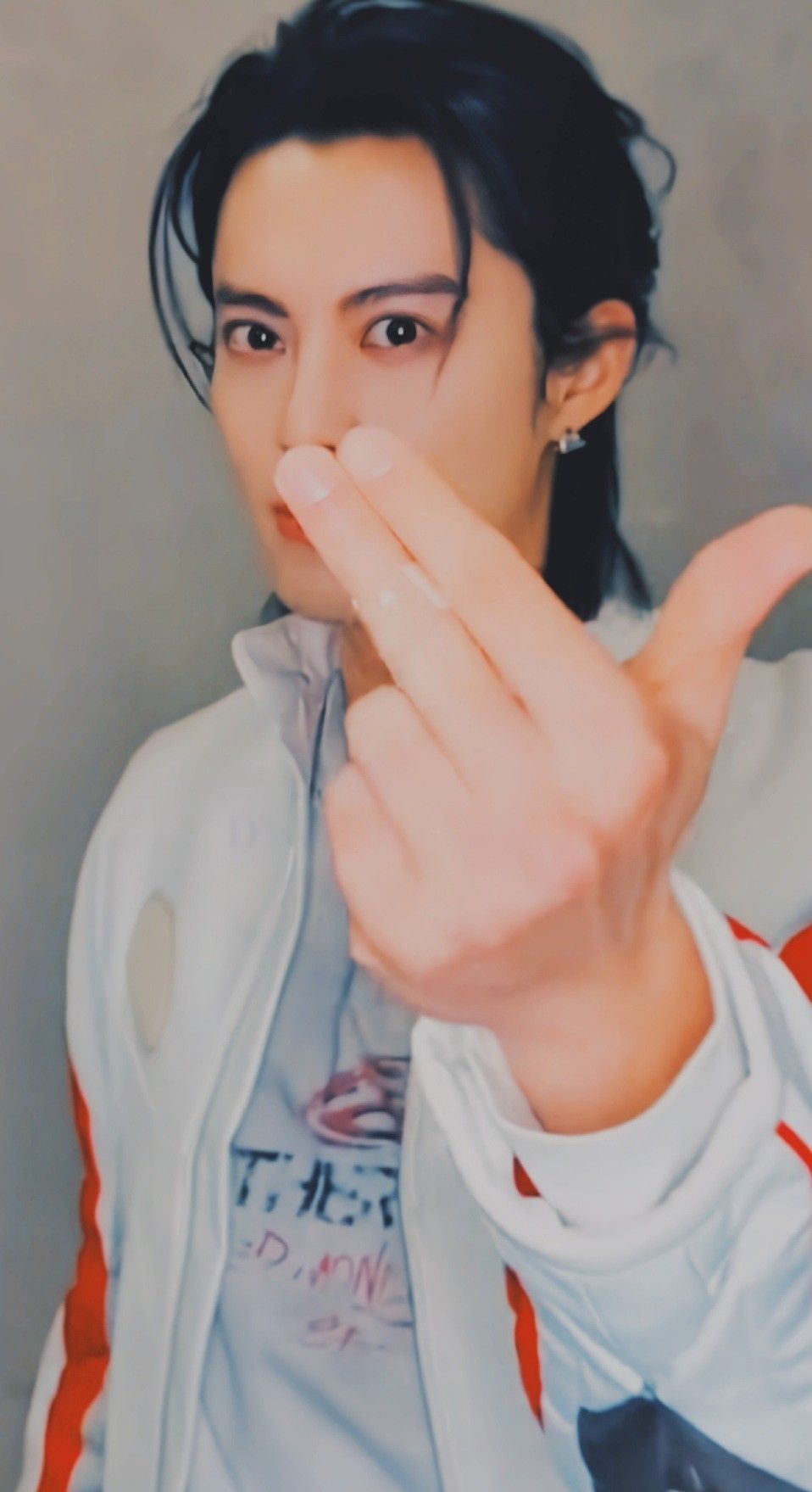 Emotional wallpaper shared by fans for Dylan Wang