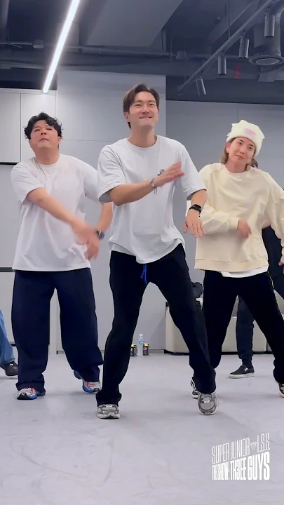 Today's popular wallpaper in Choi Siwon community