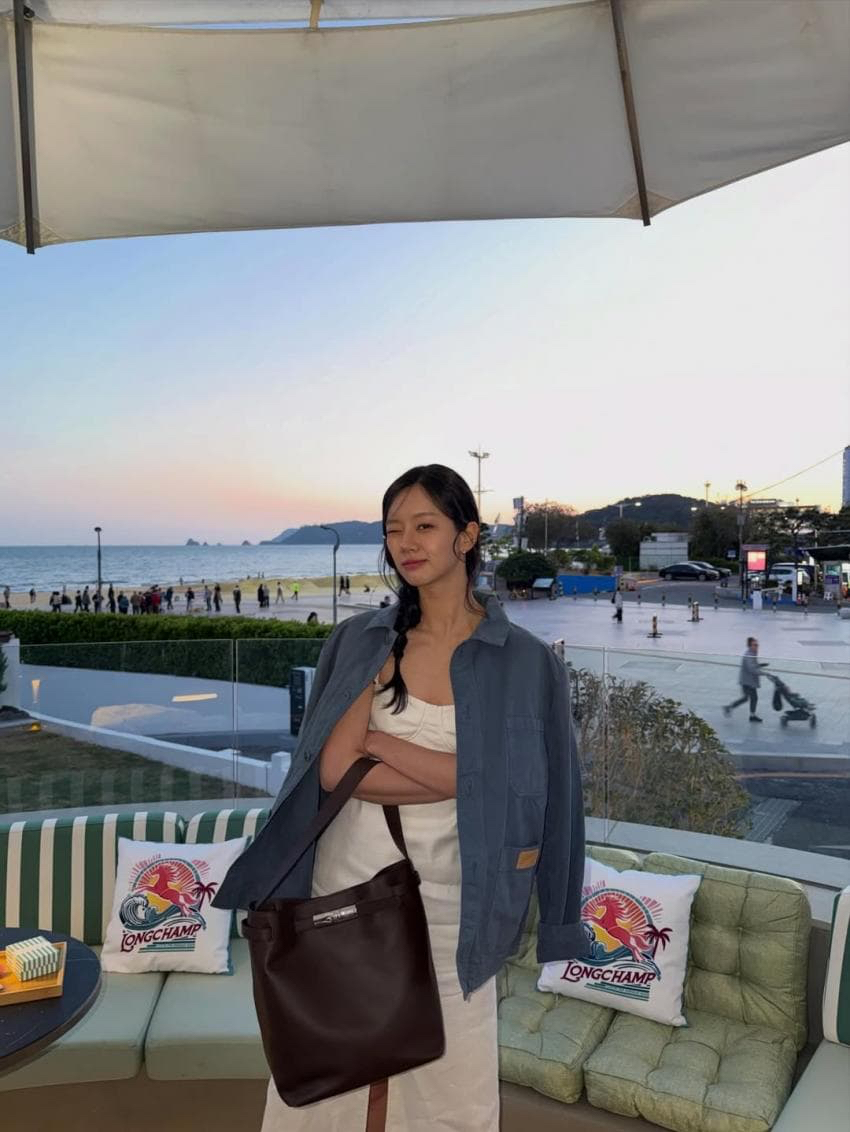 Behind-the-scenes cut of Hyeri