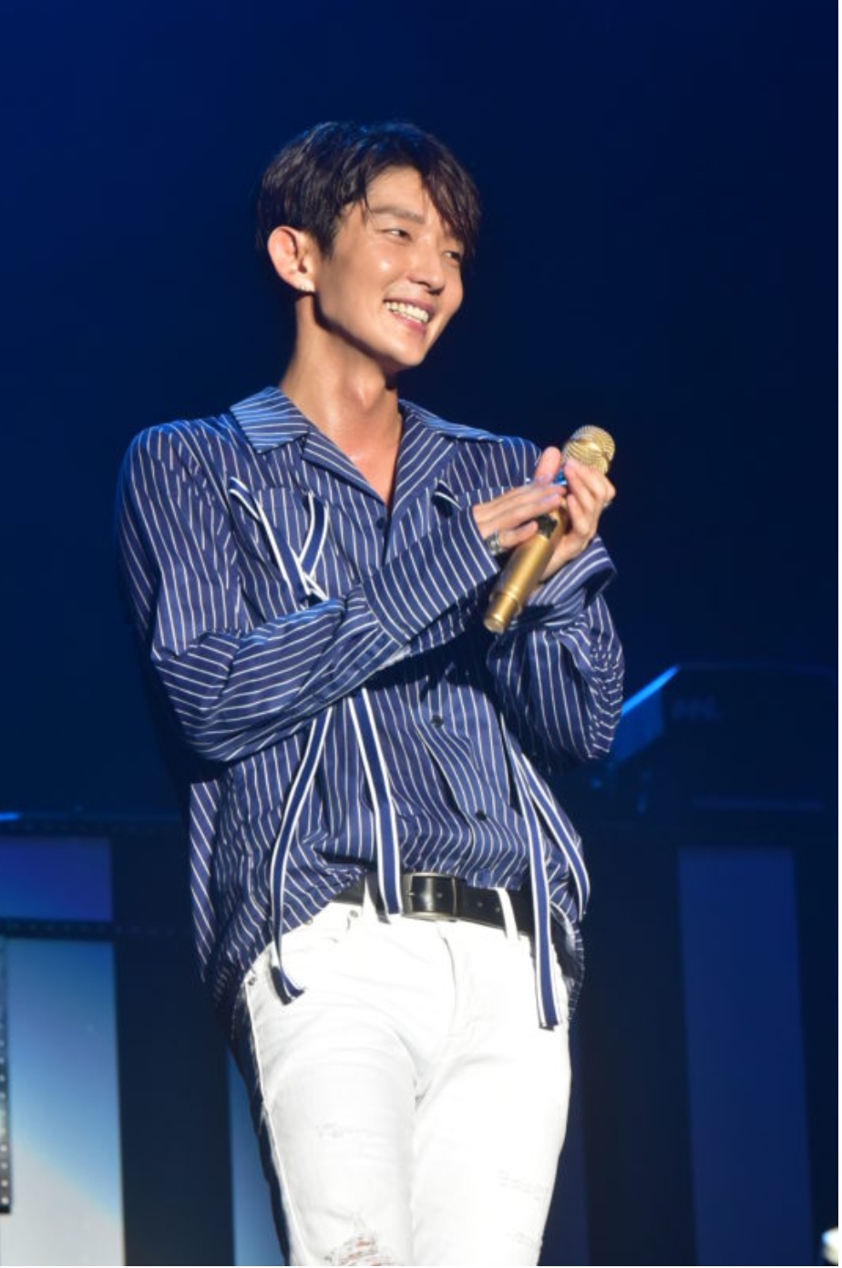 Behind-the-scenes cut of Lee Joongi