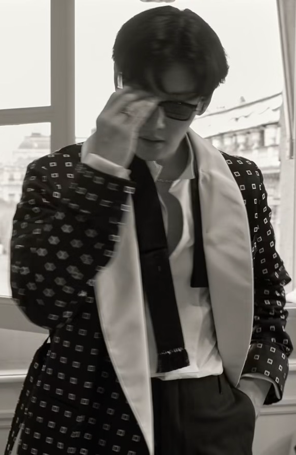Behind-the-scenes cut of Ji Changwook