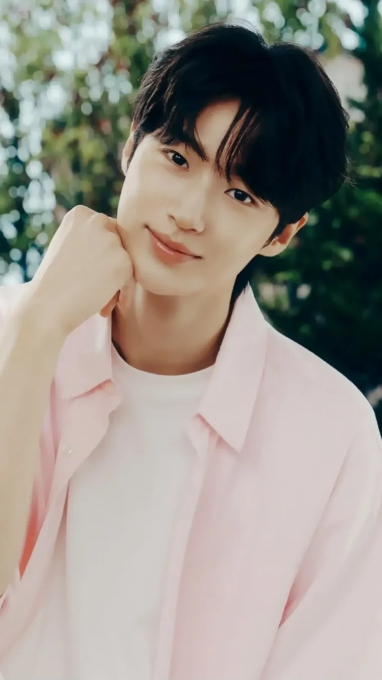 Today's popular wallpaper in Byeon Wooseok community