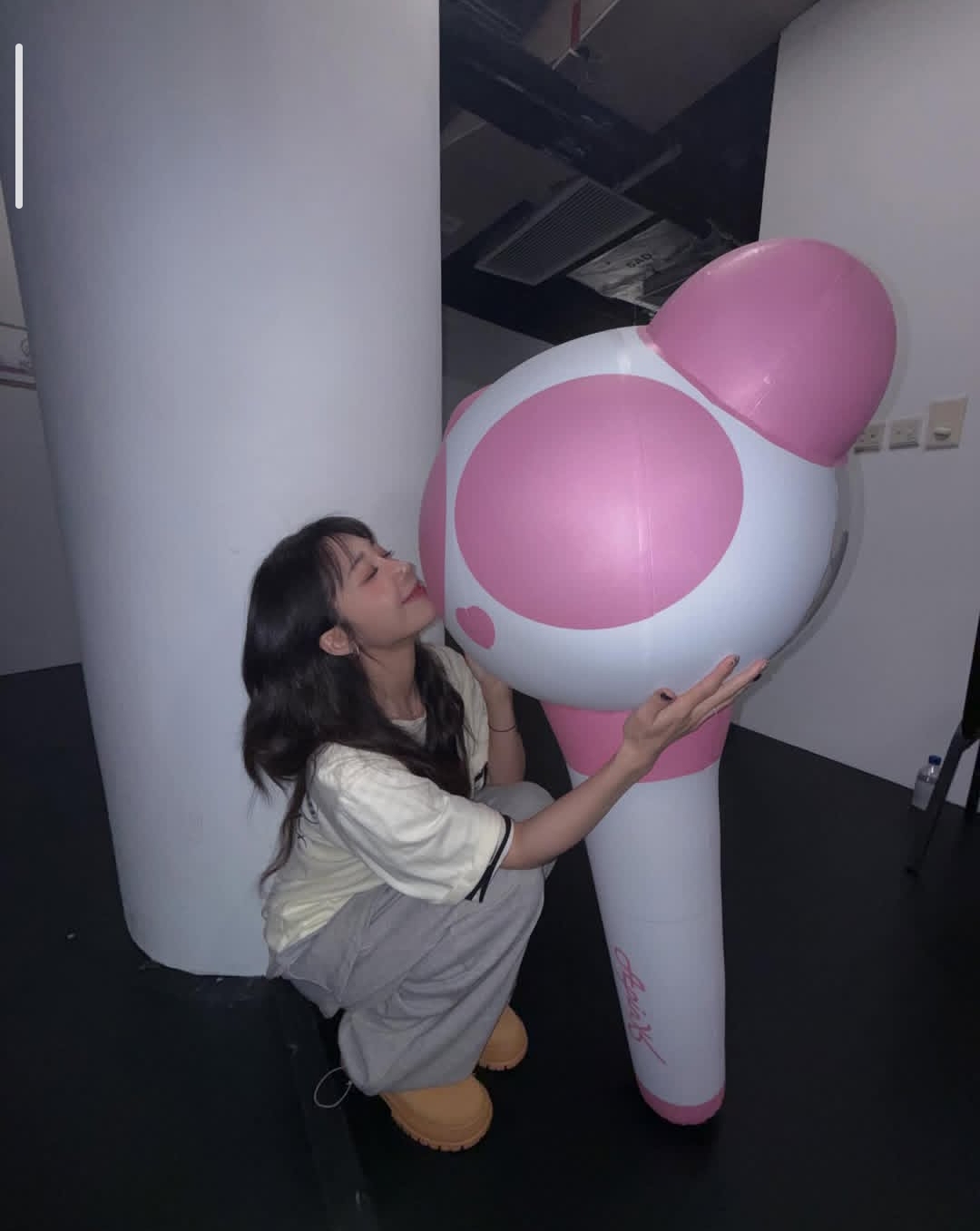 A moment captured by a fan of Jung Eunji