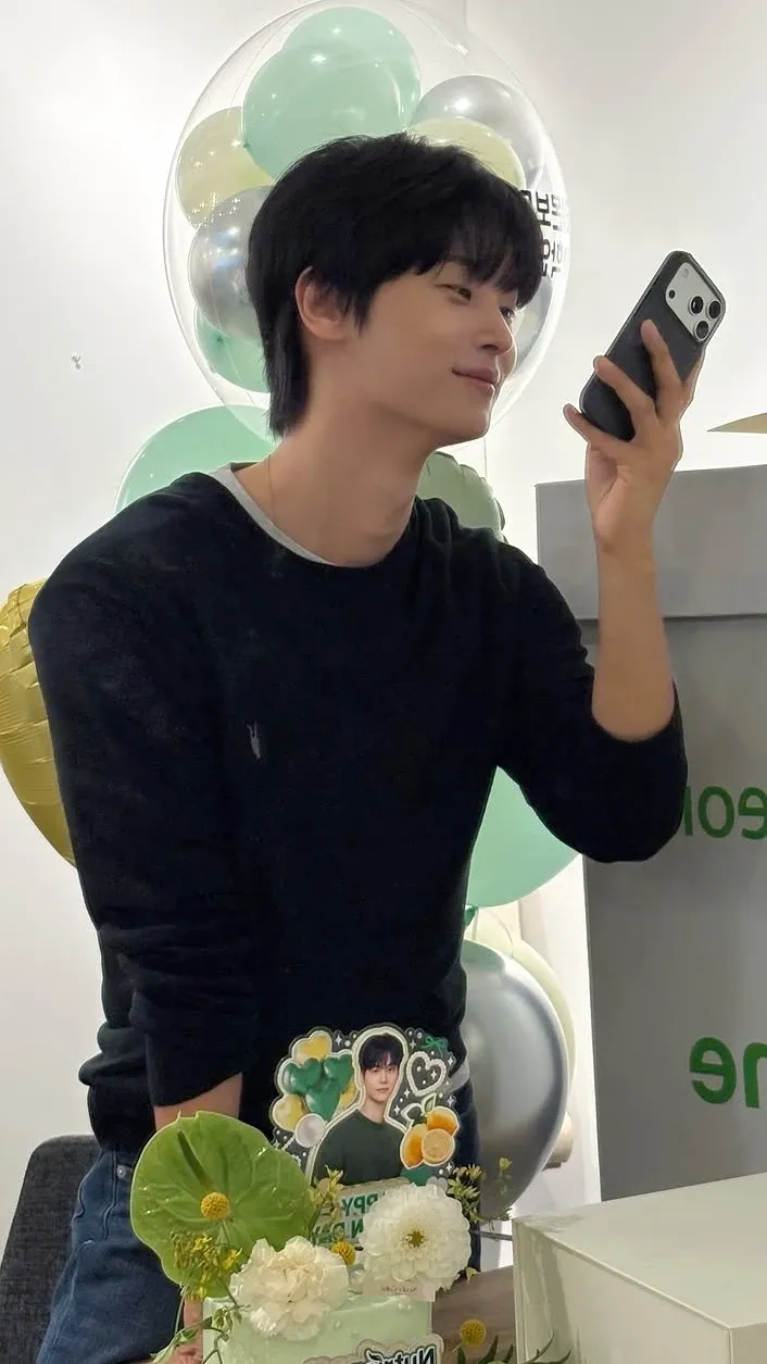 Representative background image loved by Cha Hakyeon (N) fandom