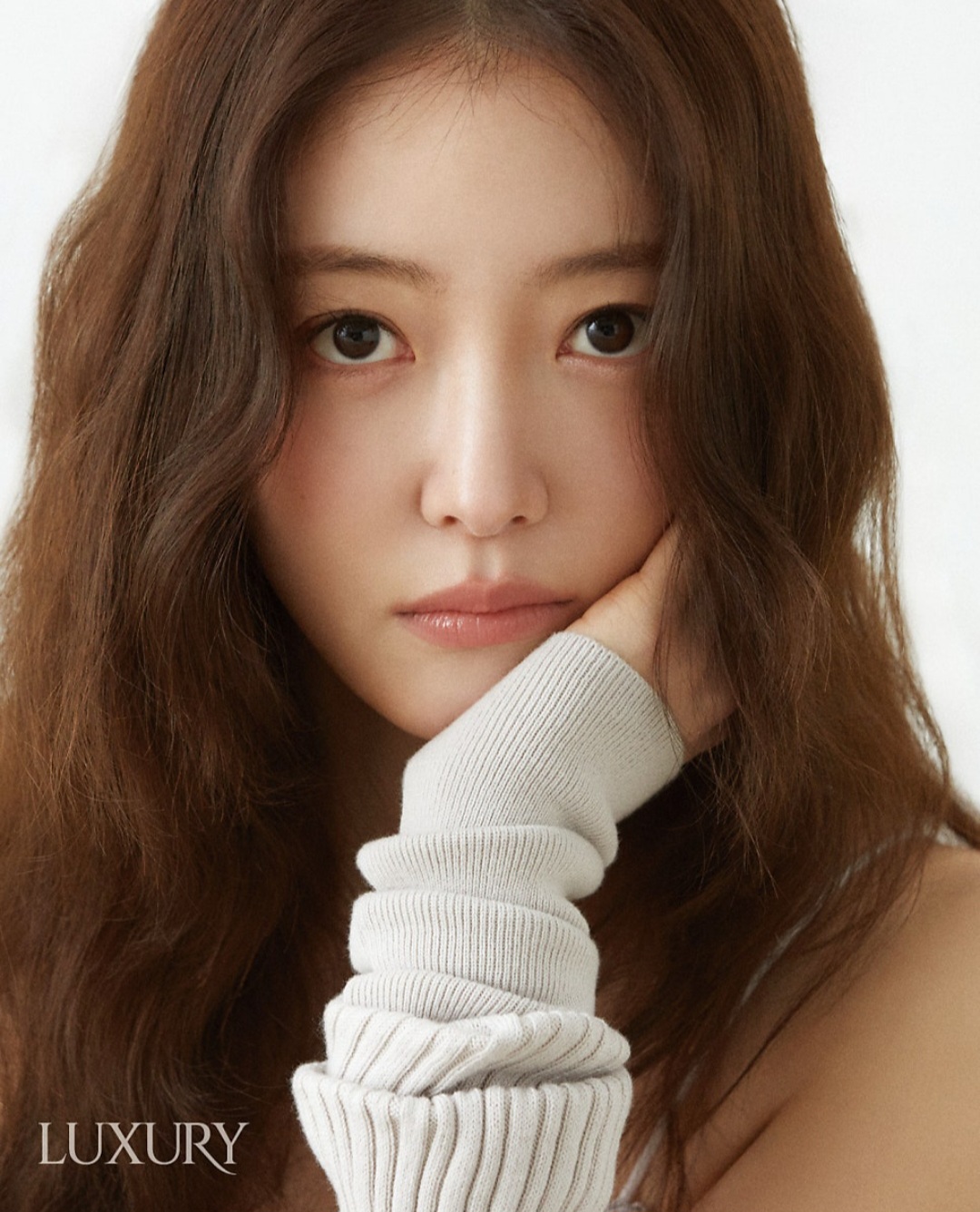 Behind-the-scenes cut of Lee Seyoung