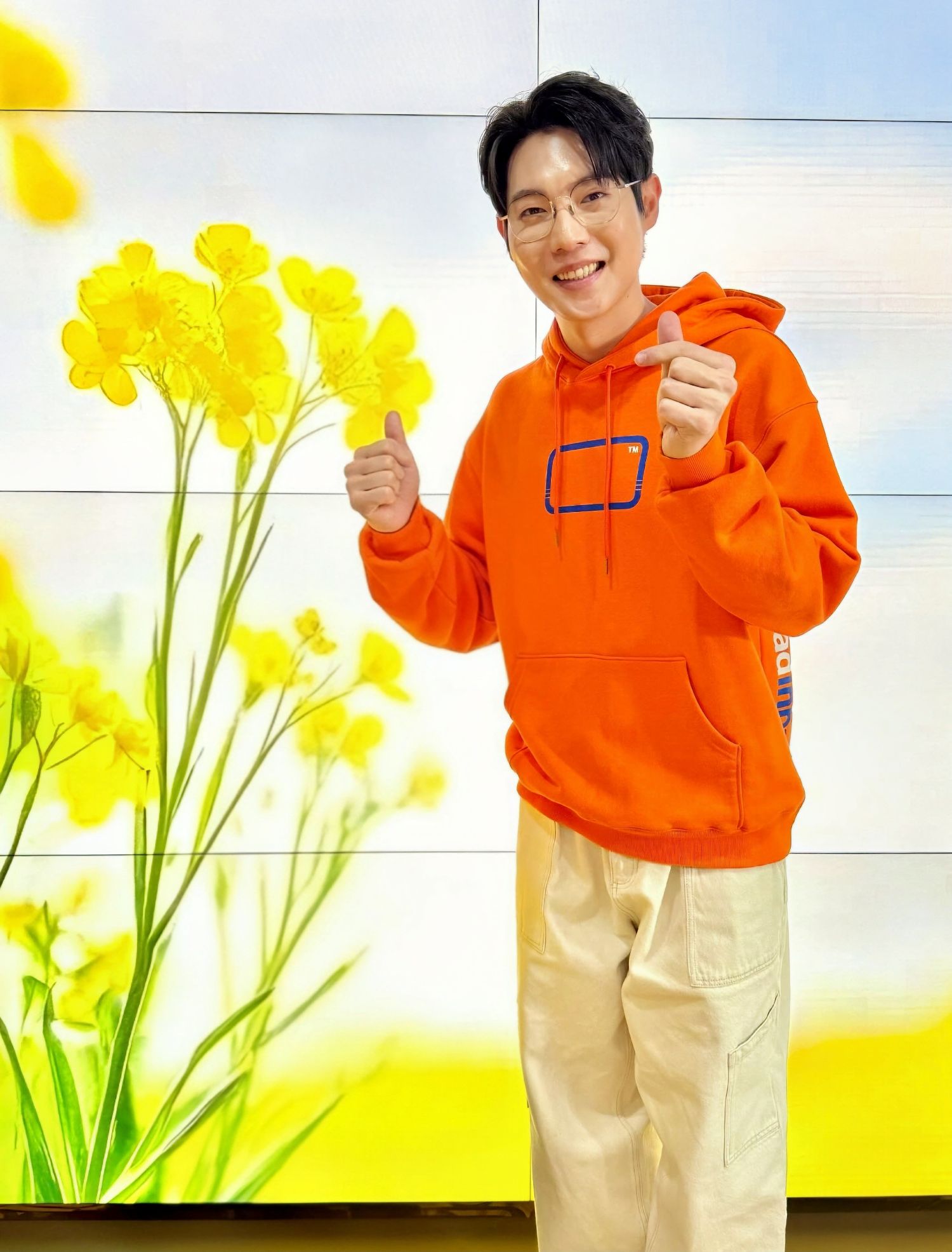 A moment captured by a fan of Son Taejin