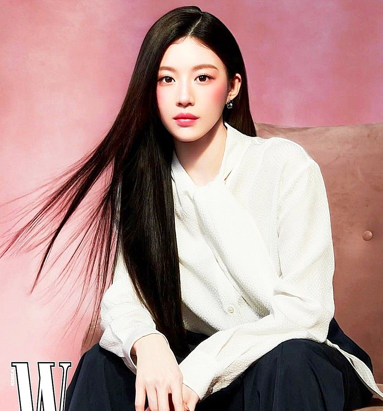 Behind-the-scenes cut of Go Younjung