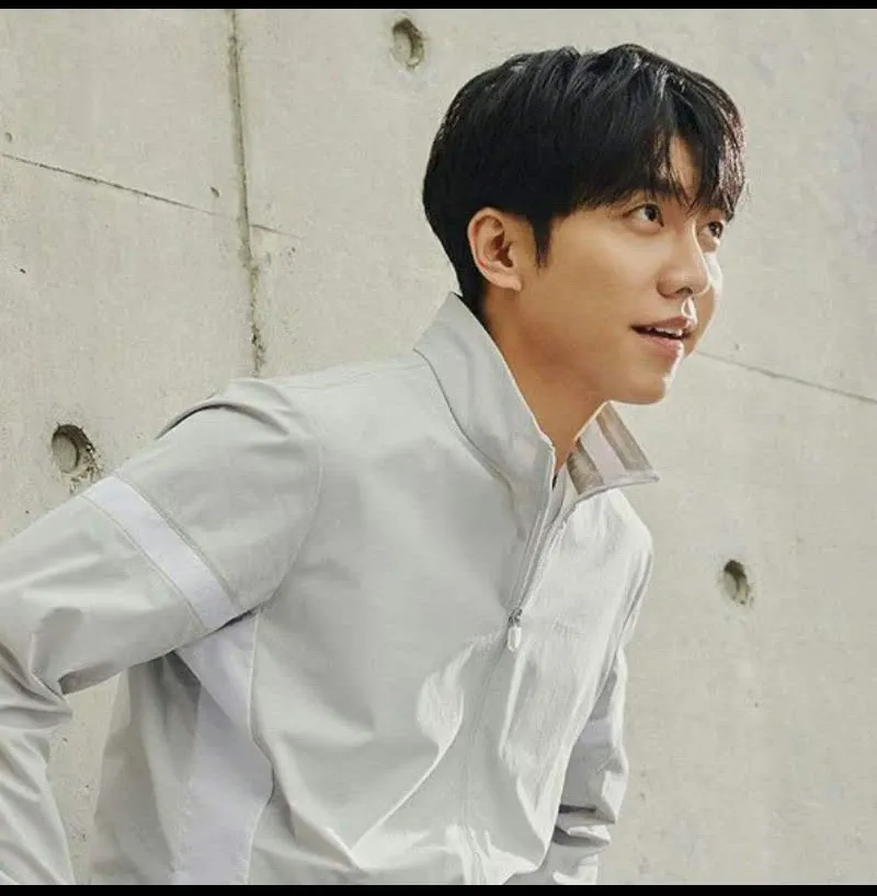 Latest photo of Lee Seunggi