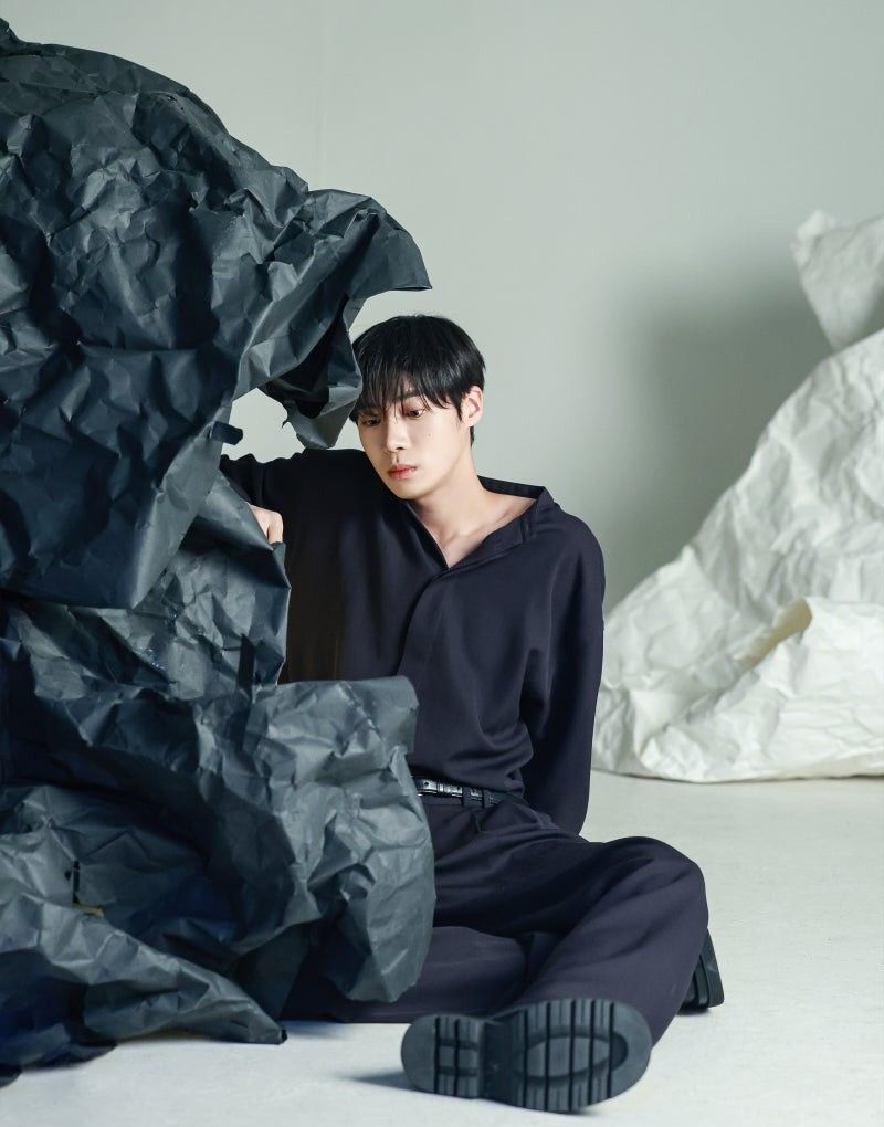 Behind-the-scenes cut of Choo Youngwoo