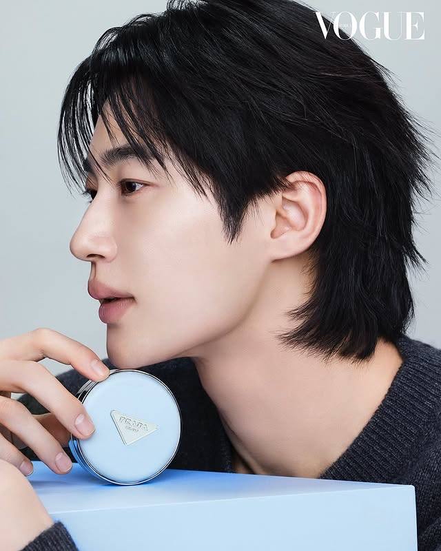 Recent activity shot of Byeon Wooseok