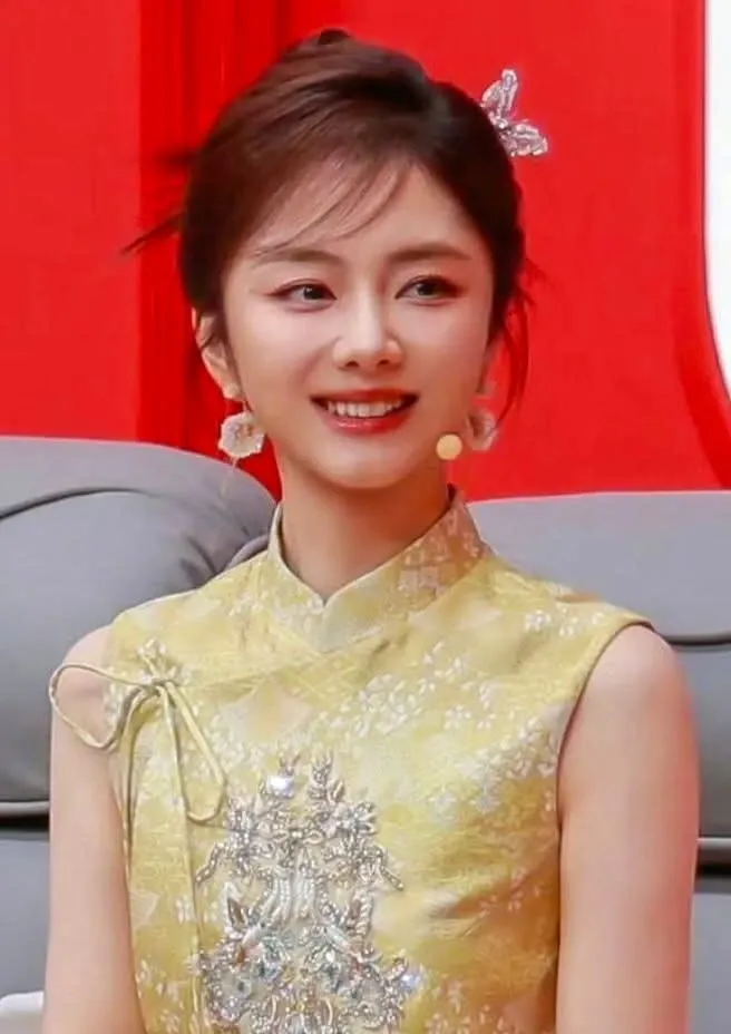 Behind-the-scenes cut of Tan Song Yun