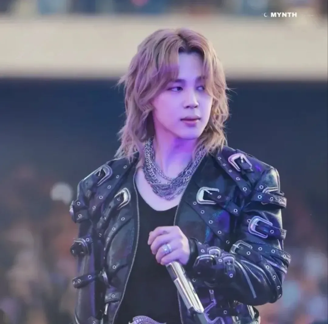 Behind-the-scenes cut of Ha Jimin