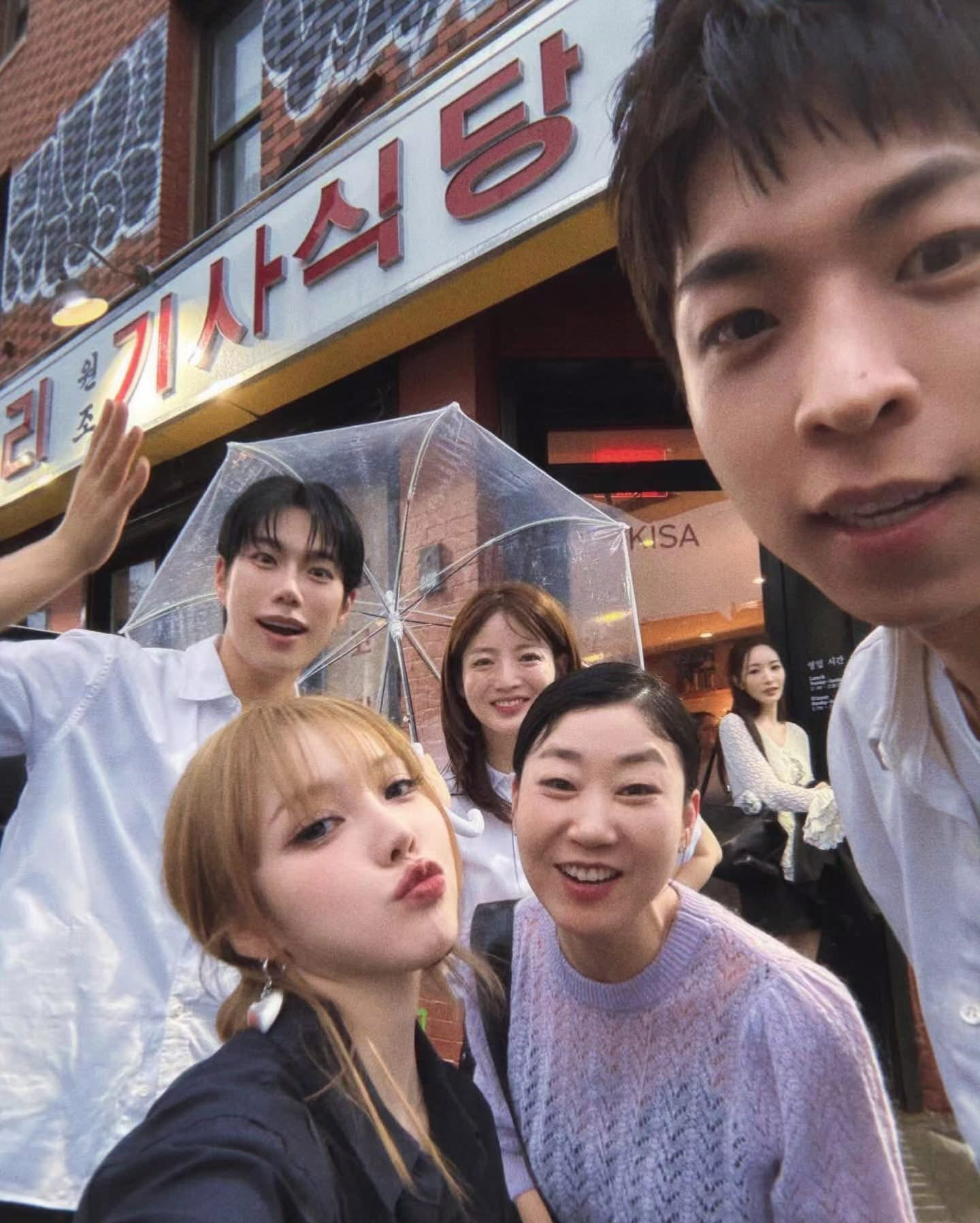 パク・ミニョンの最近の活動ショット