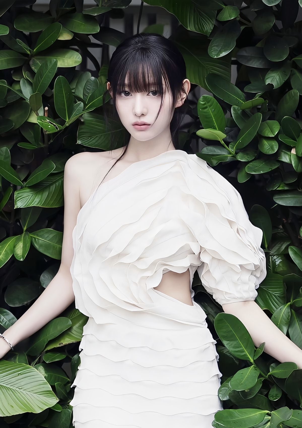 Behind-the-scenes cut of Kim Jiwon