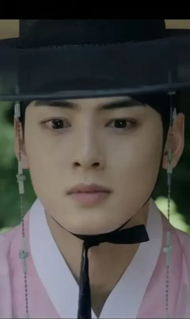 Recent activity shot of Cha Eunwoo