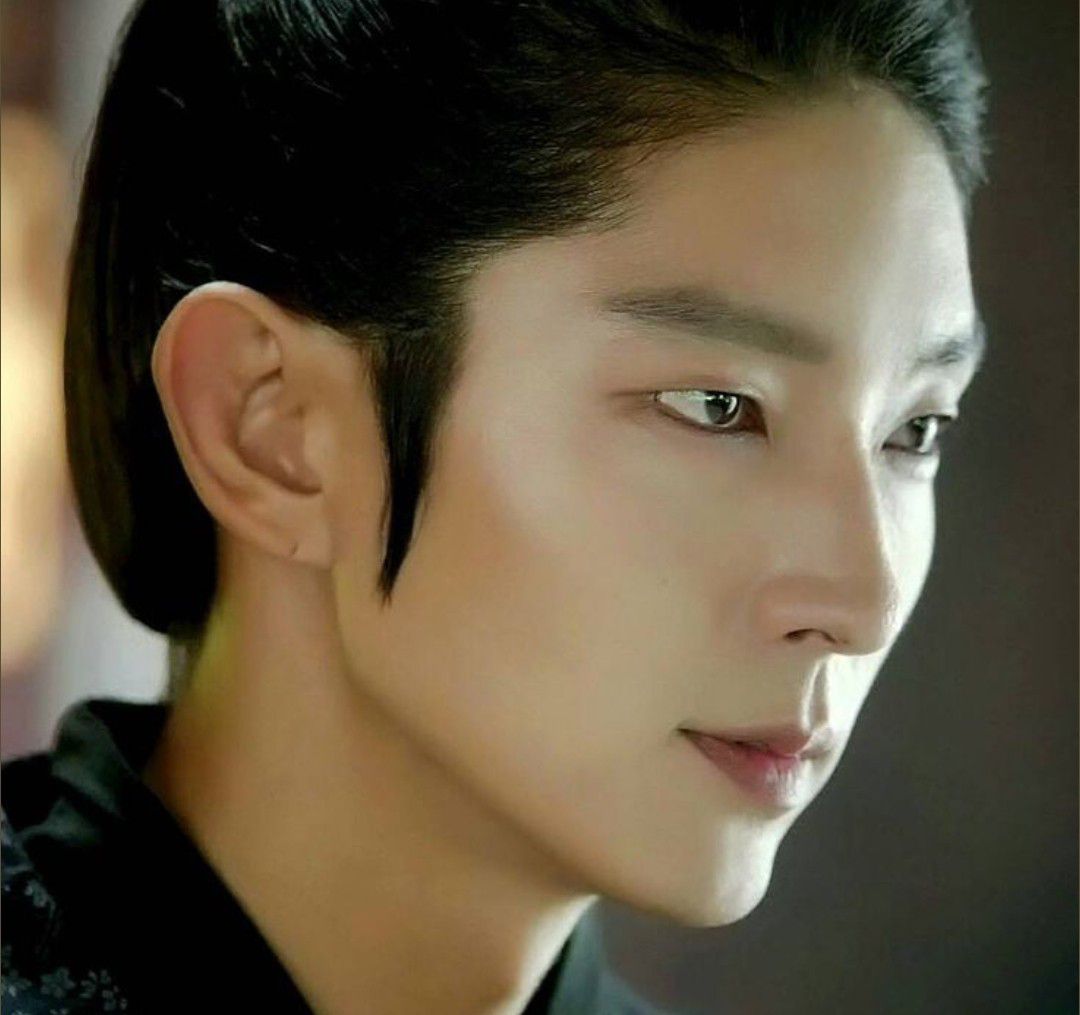 Behind-the-scenes cut of Lee Joongi