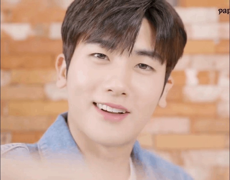 A moment captured by a fan of Park Hyungsik
