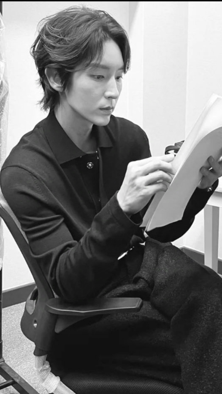 Behind-the-scenes cut of Lee Joongi