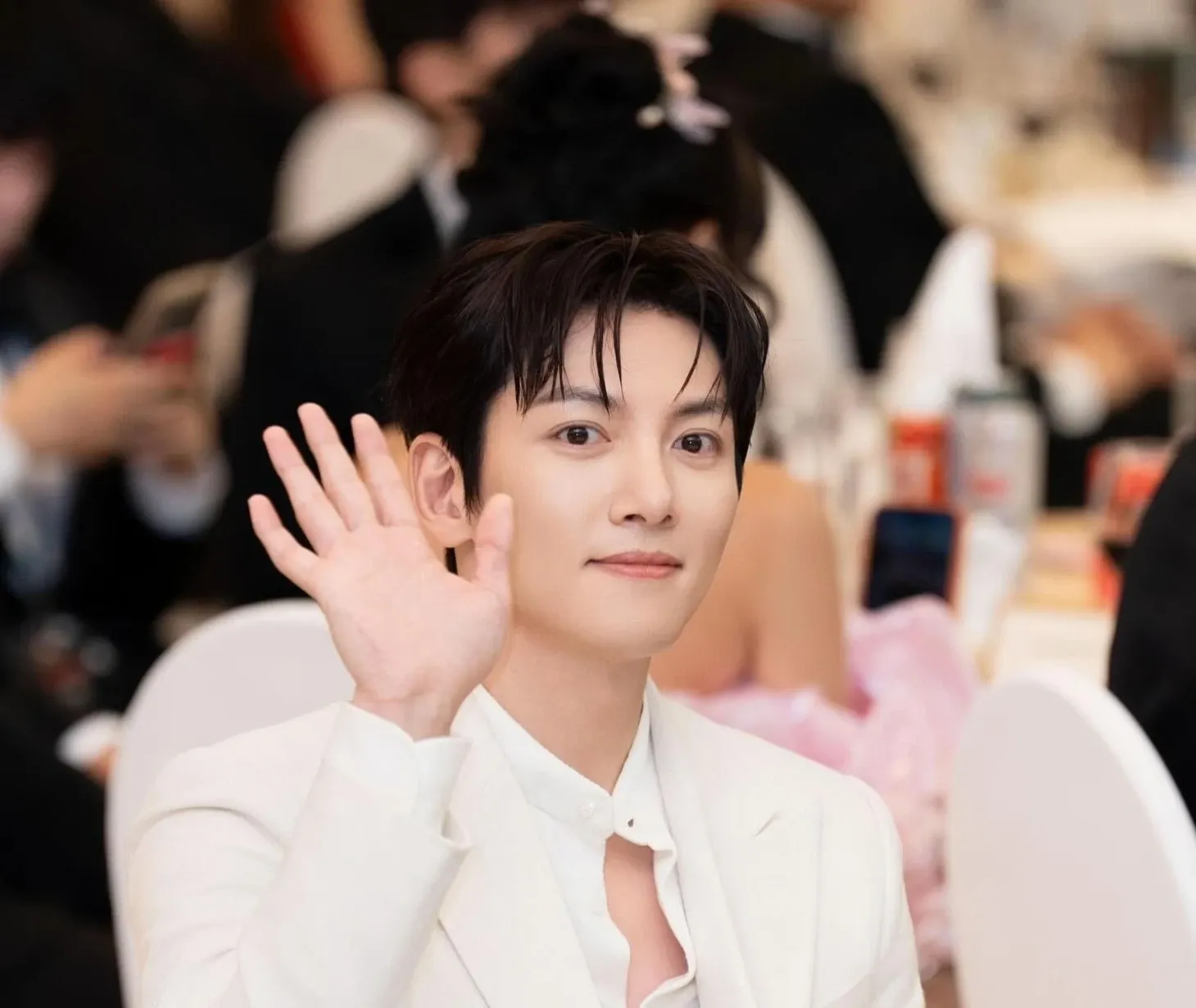Behind-the-scenes cut of Ji Changwook