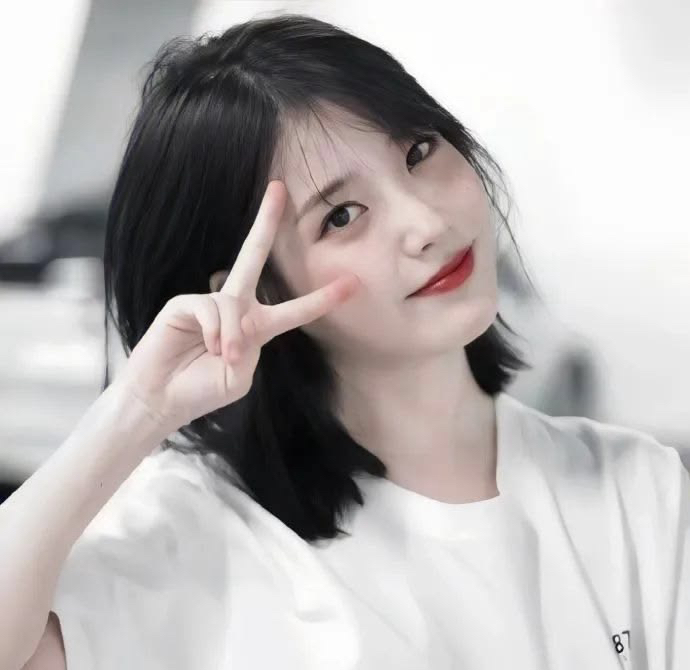 Foto kegiatan terbaru dari IU