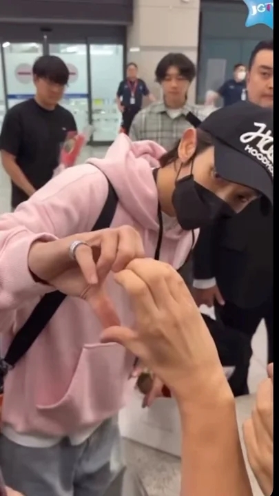 A moment captured by a fan of Lee Joongi