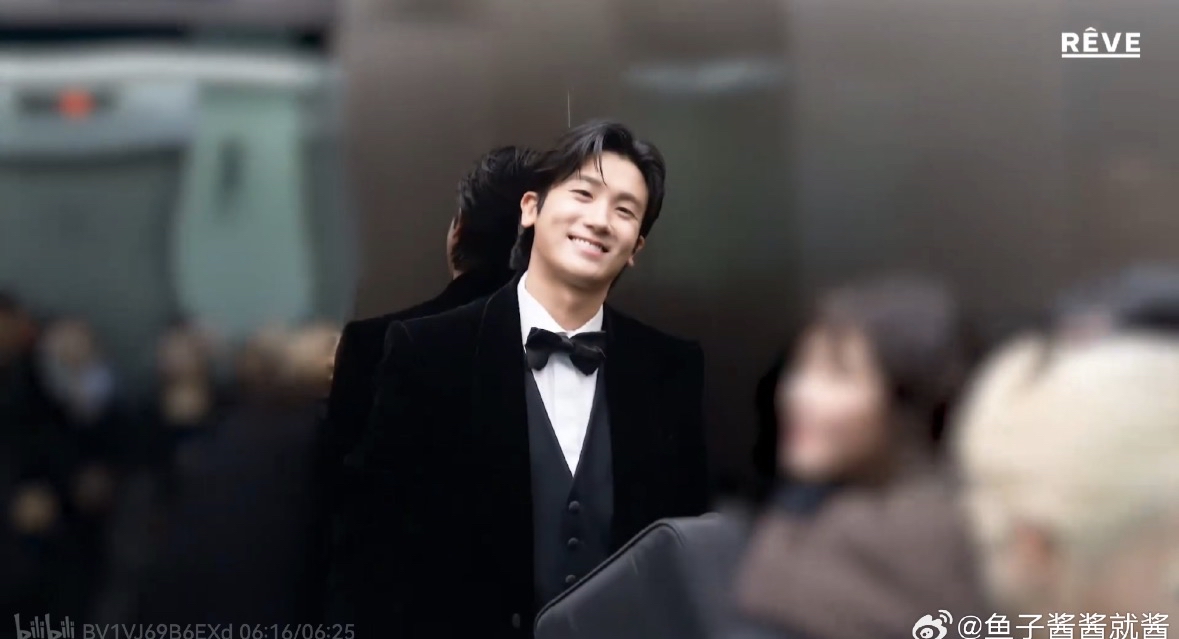 Behind-the-scenes cut of Park Hyungsik