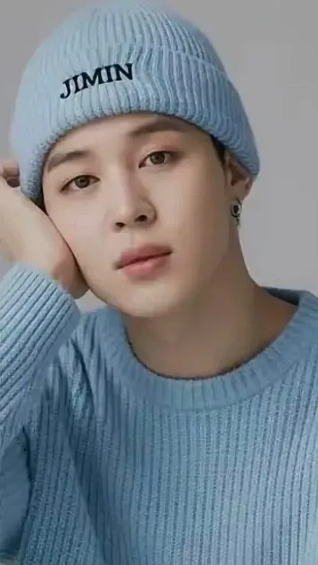 Behind-the-scenes cut of Ha Jimin