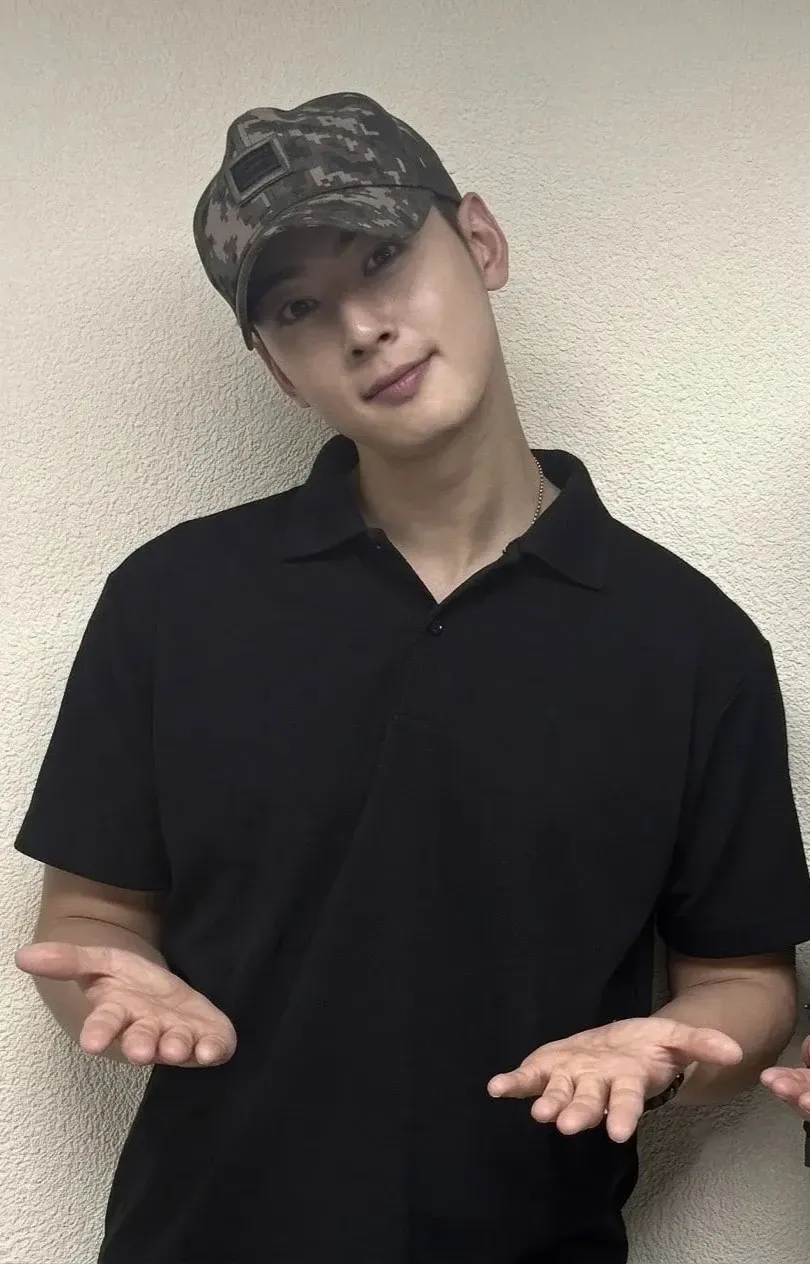 Recent activity shot of Cha Eunwoo
