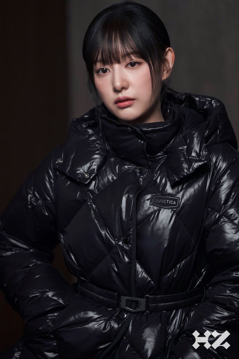 Behind-the-scenes cut of Kim Jiwon