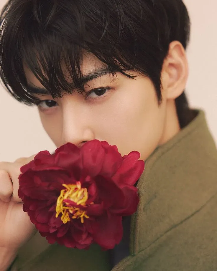 Recent activity shot of Cha Eunwoo