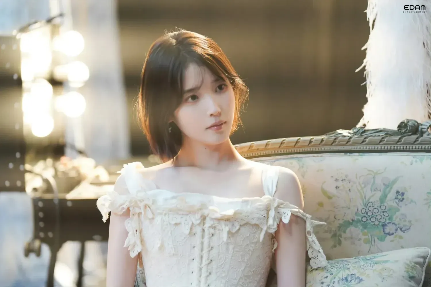 Behind-the-scenes cut of IU