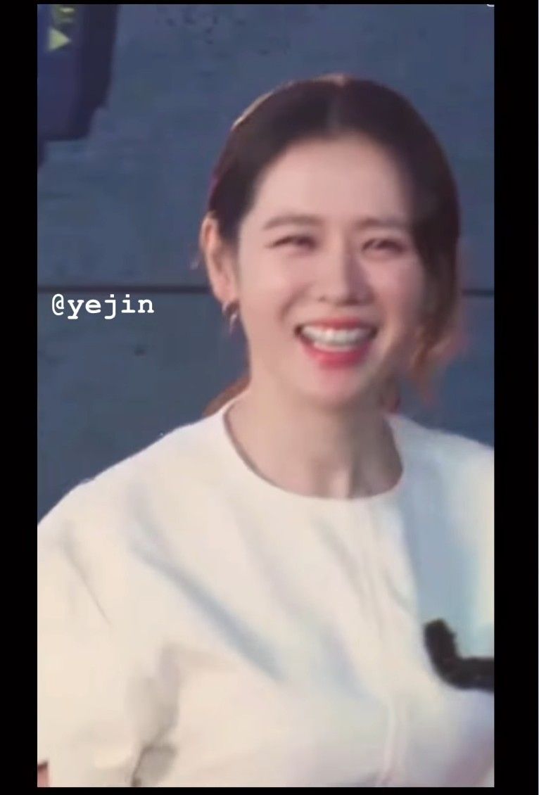 Foto kegiatan terbaru dari Son Yejin