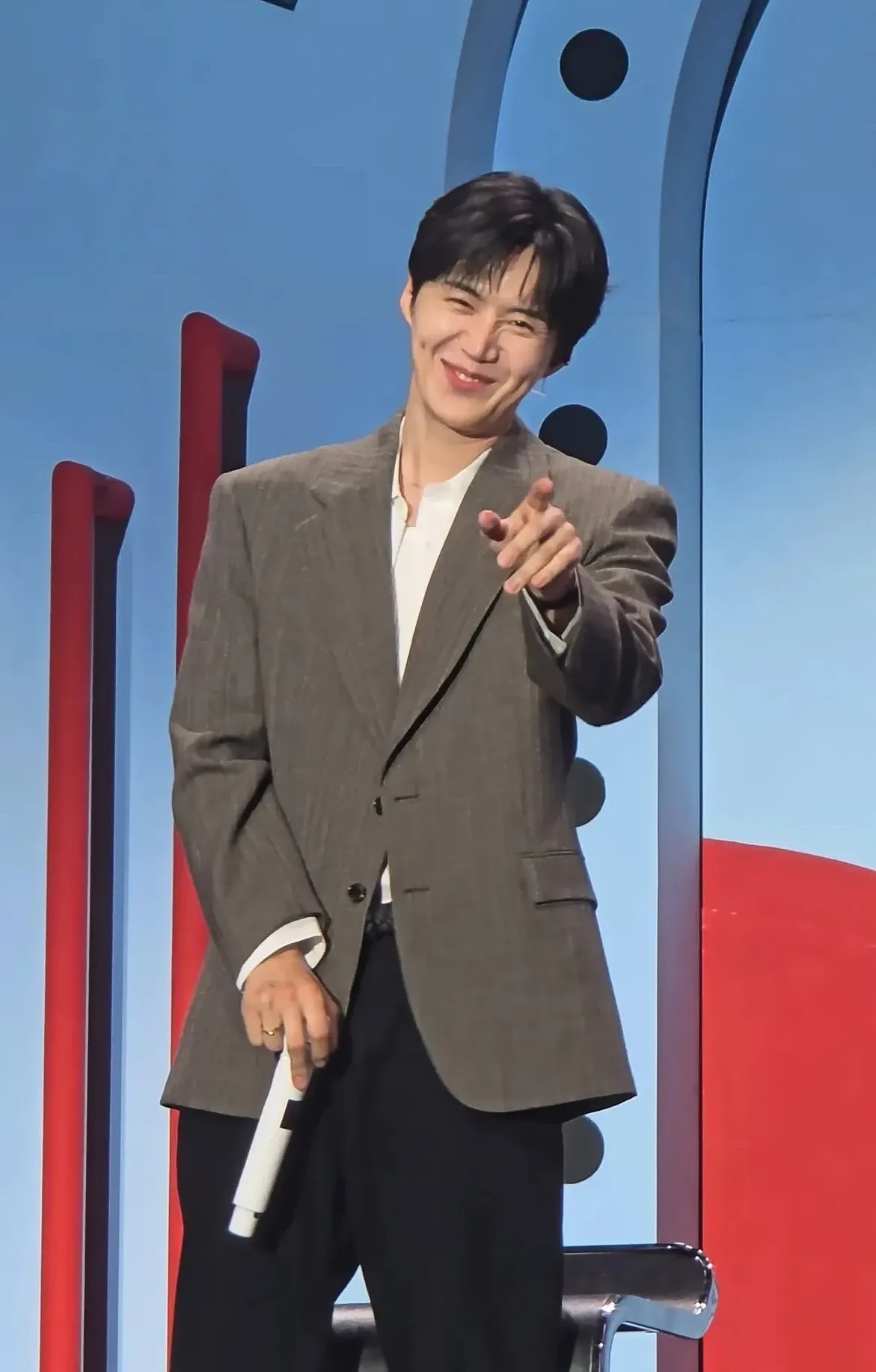 Behind-the-scenes cut of Kim Seonho