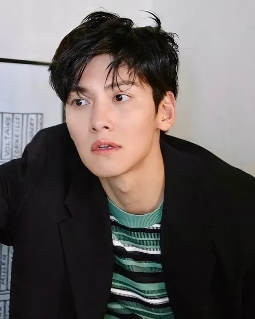 Behind-the-scenes cut of Ji Changwook