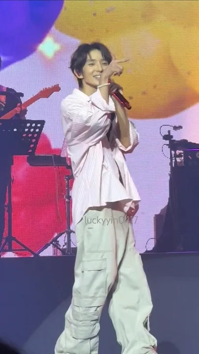 Behind-the-scenes cut of Lee Joongi