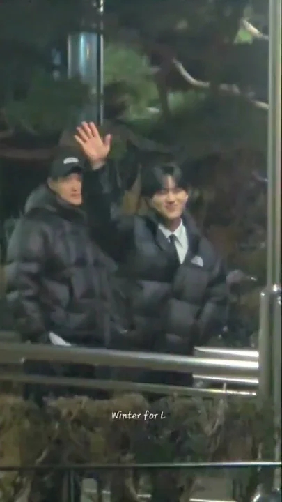 Emotional wallpaper shared by fans for Kim Myungsoo (L)