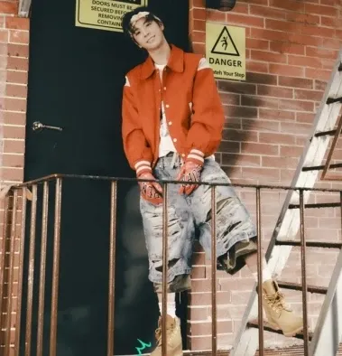Recent activity shot of Jeong Dongwon