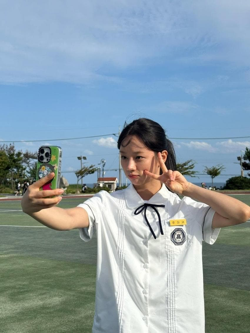 Behind-the-scenes cut of Hyeri