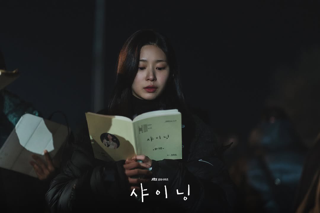 Behind-the-scenes cut of Kim Minju