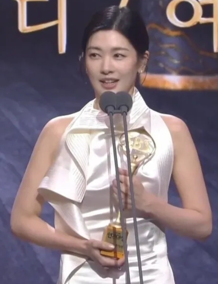 A moment captured by a fan of Jung Somin