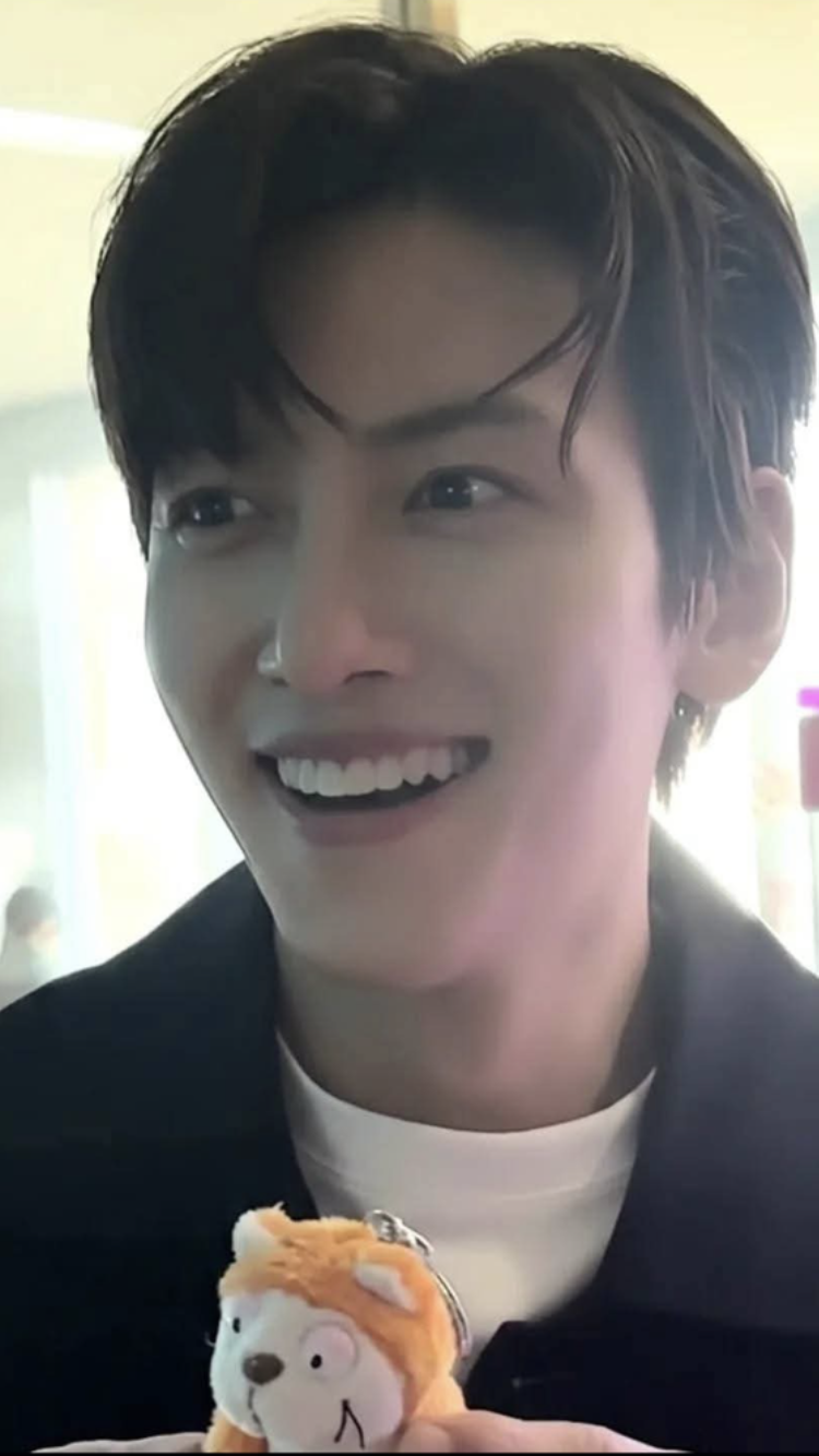 Emotional wallpaper shared by fans for Ji Changwook