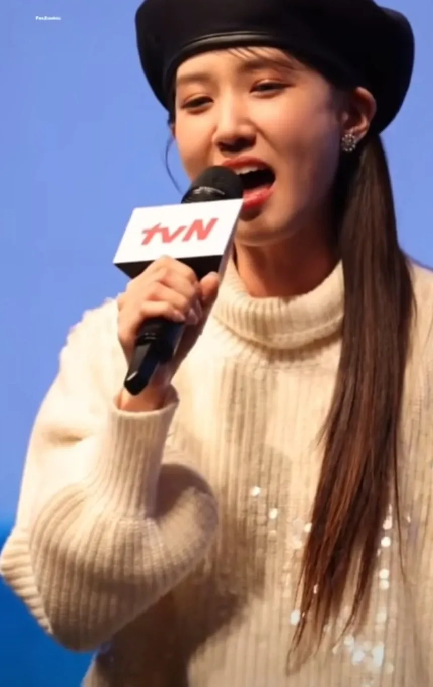 A moment captured by a fan of Park Eunbin