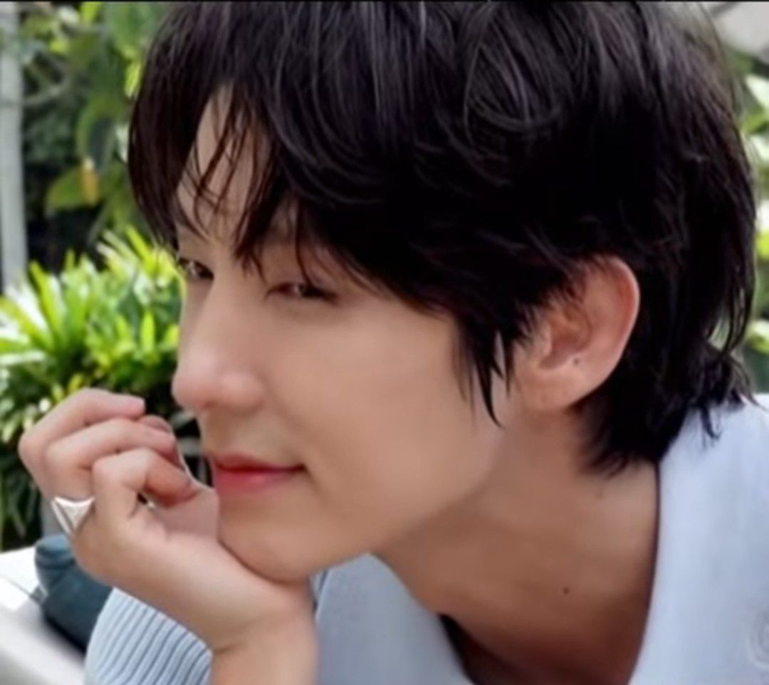 Behind-the-scenes cut of Lee Joongi