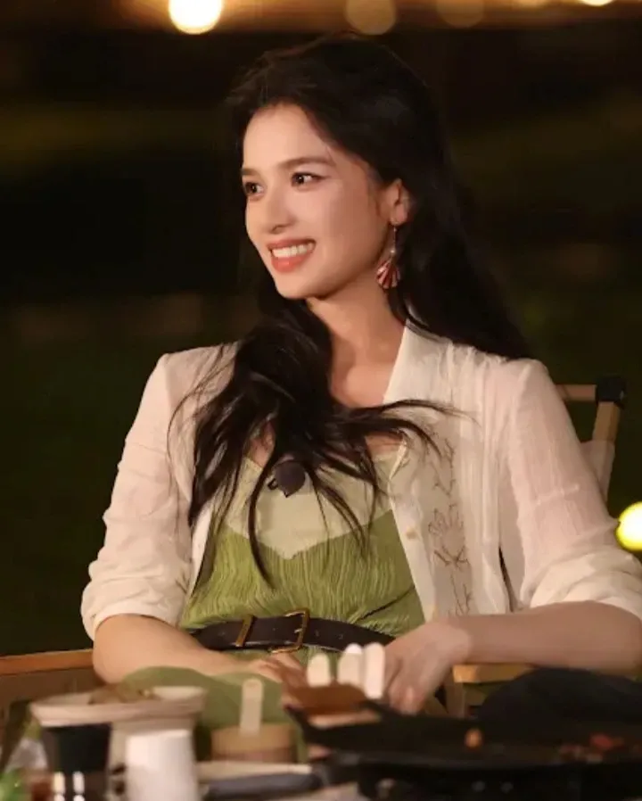 Behind-the-scenes cut of Jingyi Zhang