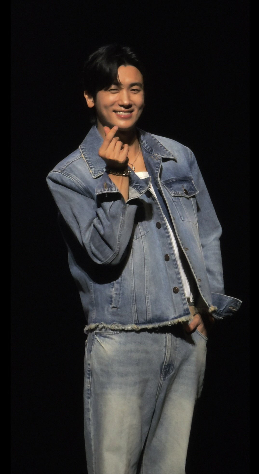 Behind-the-scenes cut of Park Hyungsik