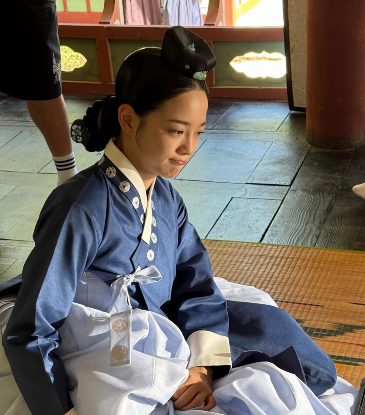 Behind-the-scenes cut of Kim Sejeong
