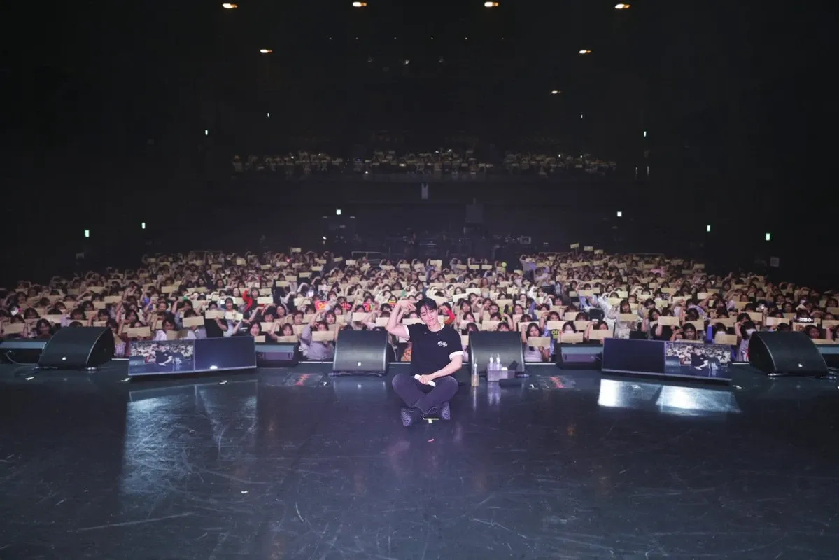 Latest photo of Kim Myungsoo (L)